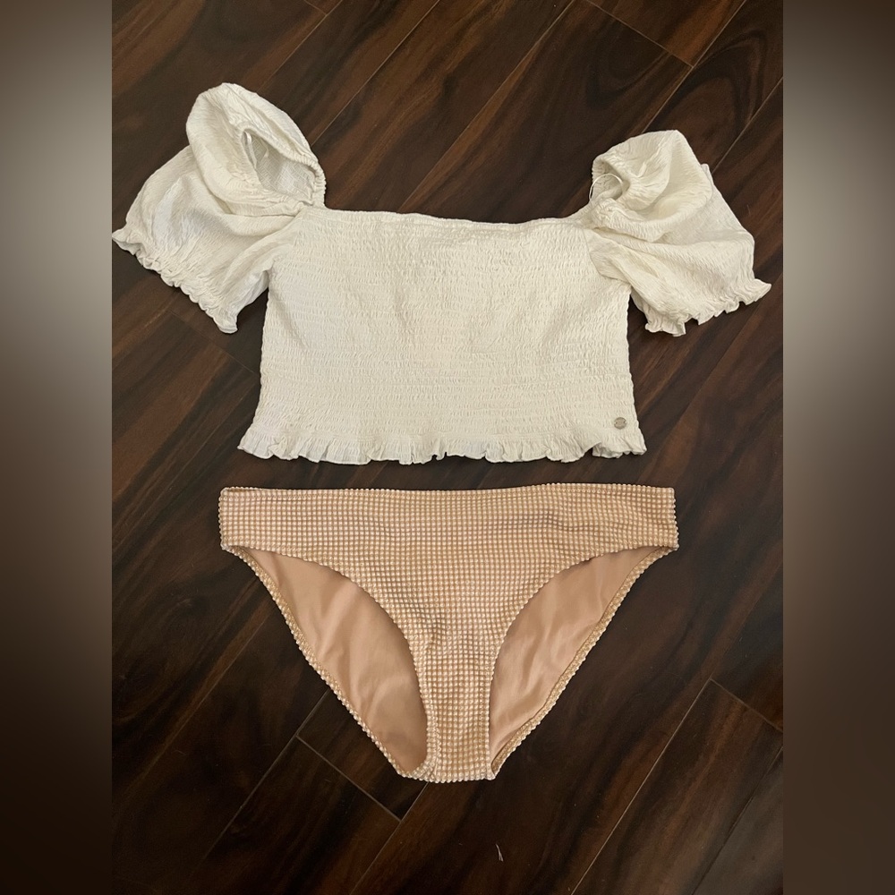 Volcom and Roxy swim bundle. - Picture 2 of 7